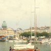 1982 : remorquage dans le vieux port de La Rochelle